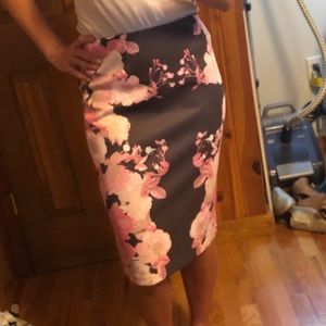 INC Greg floral pencil skirt. Size S